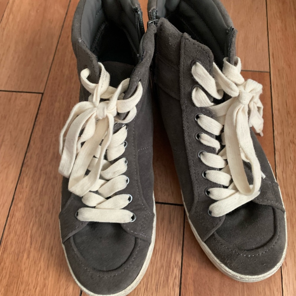 Sam Edelman High Top Lace up Sneaker